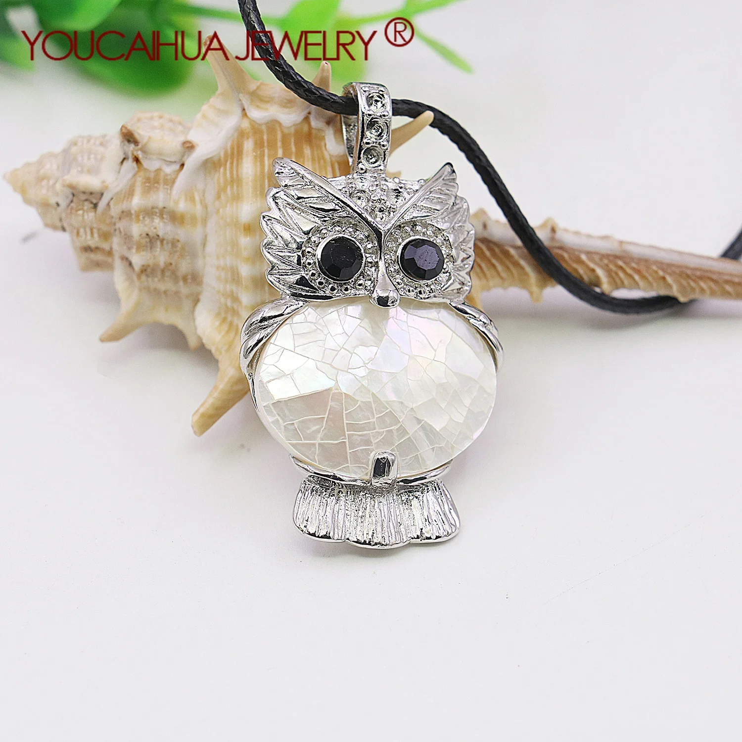 

27x37mm Natural White Sea Shell Small Animal Necklace Pendant,Owl-Shaped Alloy Pendant,Lucky DIY Jewelry Gift,Making Design