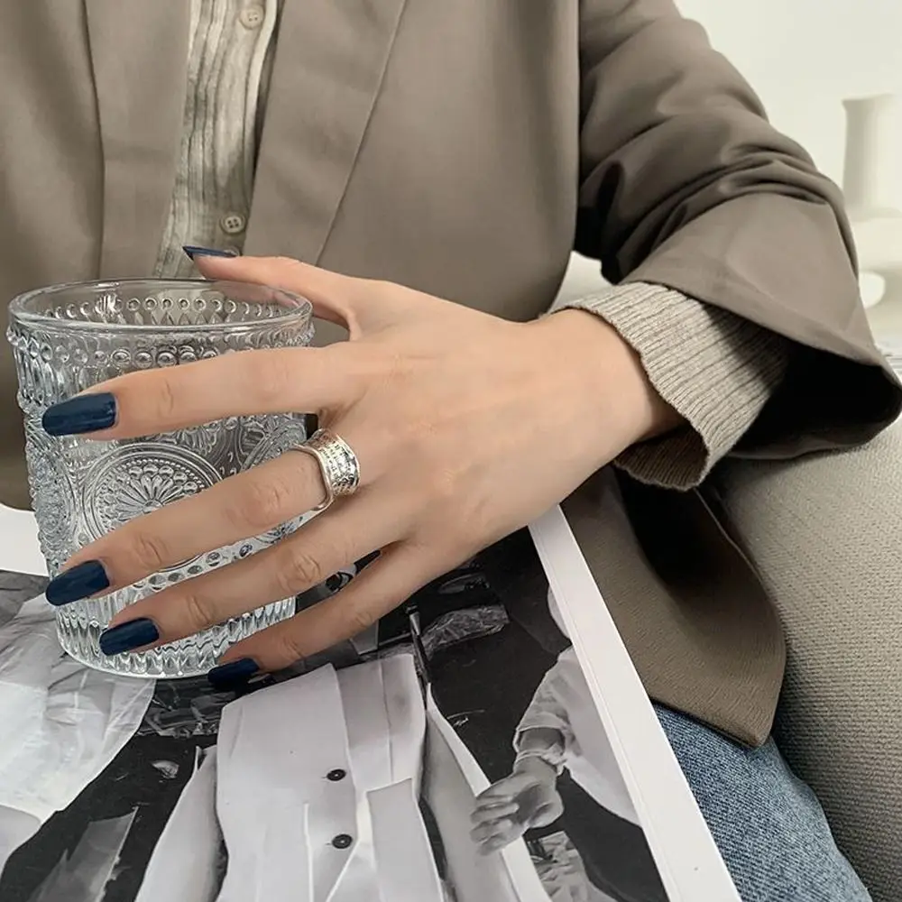 الكورية نمط العصرية Wavy نمط رسائل نحت افتتاح حلقة فريدة من نوعها الأخضر شريط تصميم البنصر للنساء موضة مجوهرات