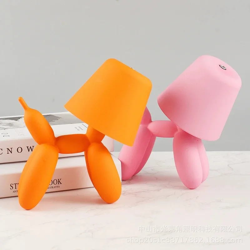 

Портативный перезаряжаемый ночник в форме щенка, подходит для использования в спальне, на прикроватной тумбочке, а также для использования на природе, в качестве светильника для кемпинга или на барных стойках.