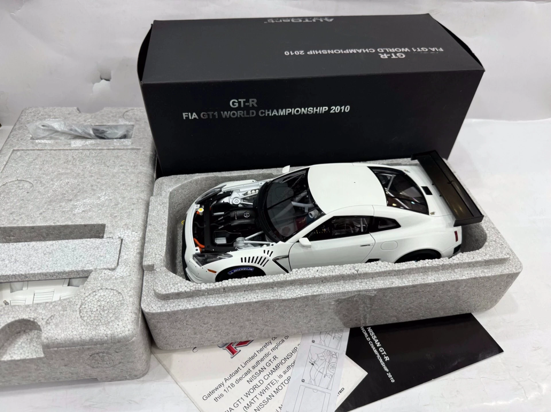 

Autoart 1:18 R35 FIA GT1 2010, белый JDM, имитация, ограниченная серия, все открытые металлические статические модели автомобиля из сплава, игрушка в подарок
