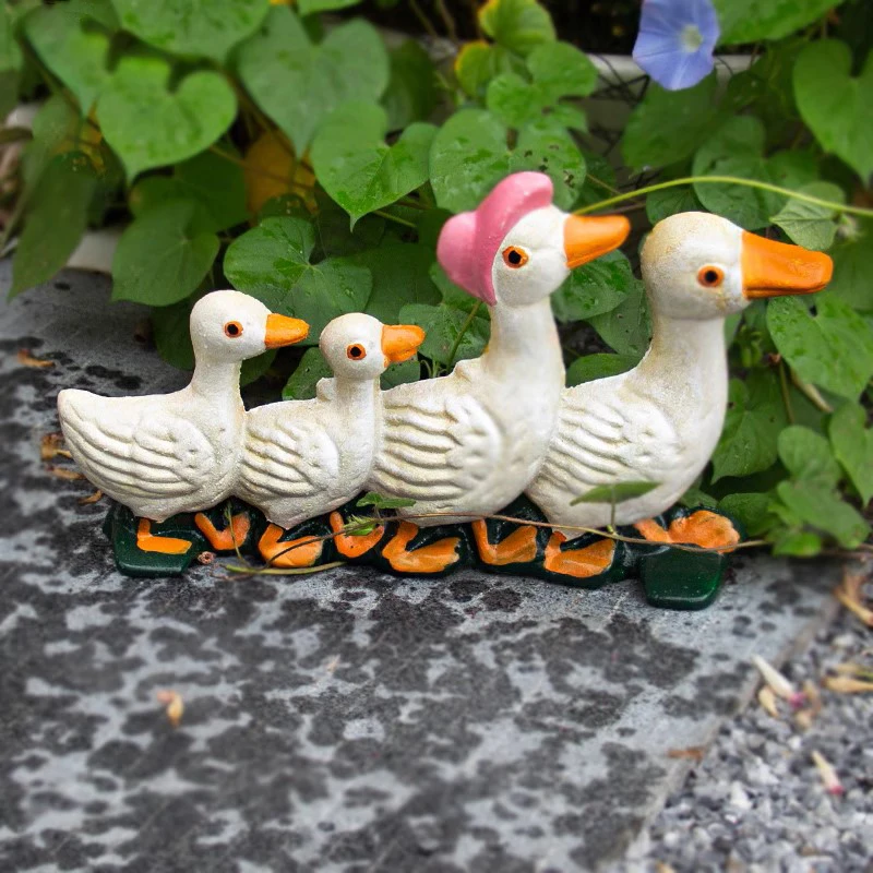 Retro White Ducks Families Cast Iron Statues Hand Painted Countryside Home Garden Decoration Single-sided Animal Figurines