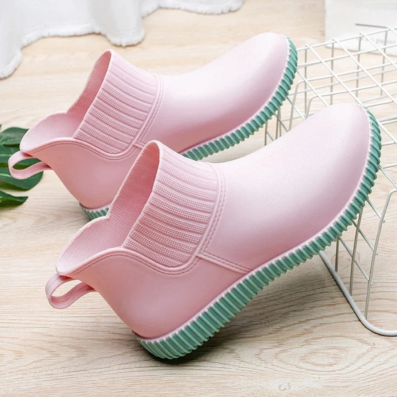 Sapatos de chuva impermeáveis e antiderrapantes para mulheres, botas de borracha de galochas femininas, sapatos femininos para água de trabalho de jardim de cozinha