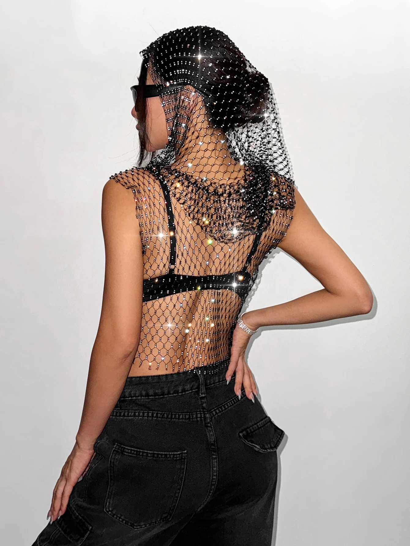 Camisola con capucha y diamantes de imitación brillantes para mujer, camiseta sin mangas Sexy transparente de malla calada con cuello en V, Top corto para fiesta Rave y Club