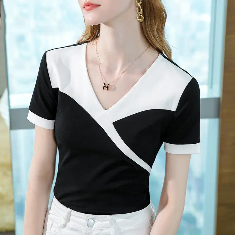 Fashion Temperament Simple Versatile Korean Black White Panelled V-neck Short Sleeved T-shirt Women\'s Summer New Slim Thin Top