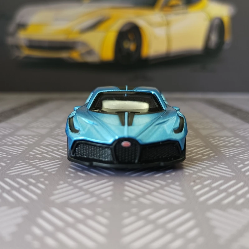 1:64 Simulated Bugatti divo alloy car model decoration static desktop ornament gift rich in details, finely crafted