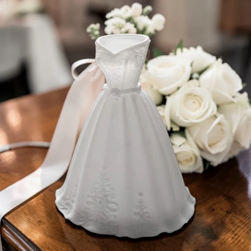 Gown-Shaped 3D Printed Flower Vases Flower Arrangement Minimalist-Style Elegant Dress Vase Twisted Design Decorative Vase