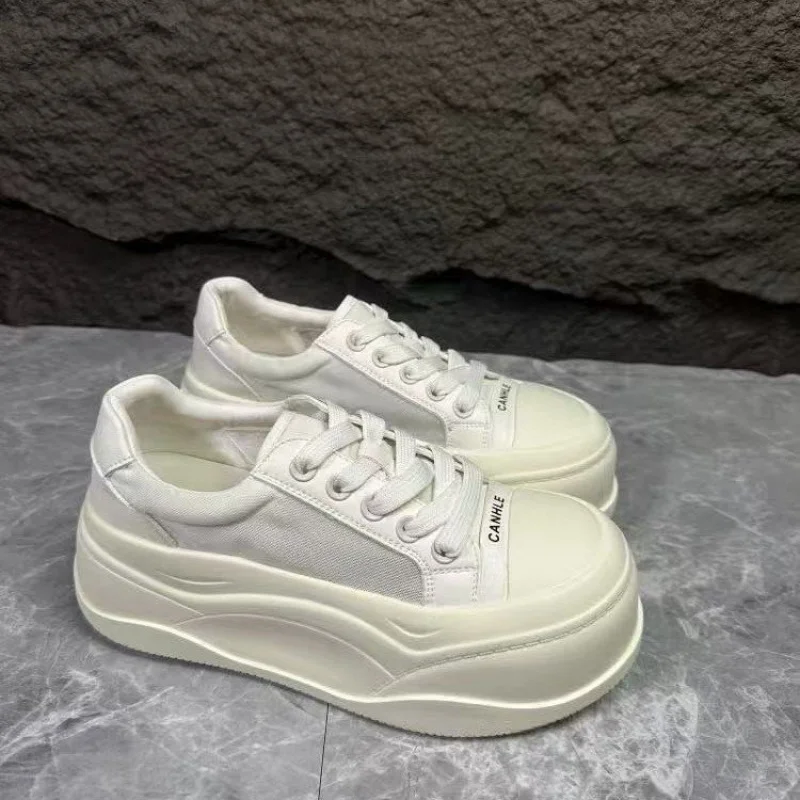 

Women's lightweight white sneakers with thick soles2026New spring height-increasing casual shoes, versatile platform shoes, spor