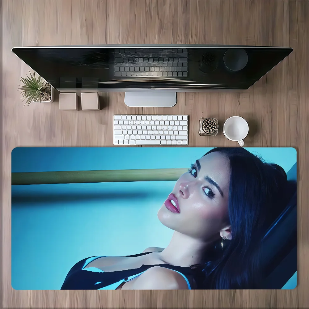 singer M-Madison Beer yes baby Mouse Pad Non-slip Lockedge Thickened Desktop MousePad Large Comfort Gaming Office Student