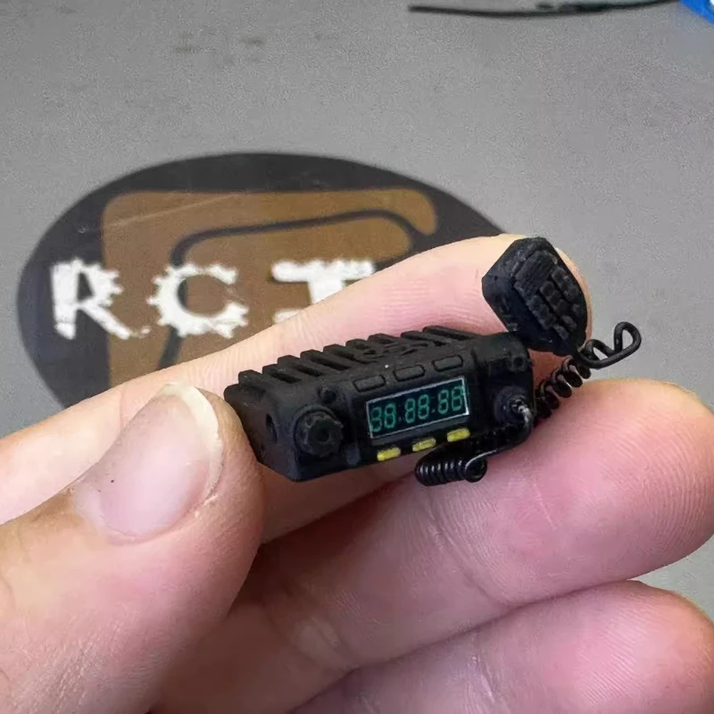 

Simulation Model Car Radio Mini Car Phone Mood Piece Decoration for 1/10 RC Crawler Car Rc4wd Sax10 Trx4 Land Rover Guard Parts