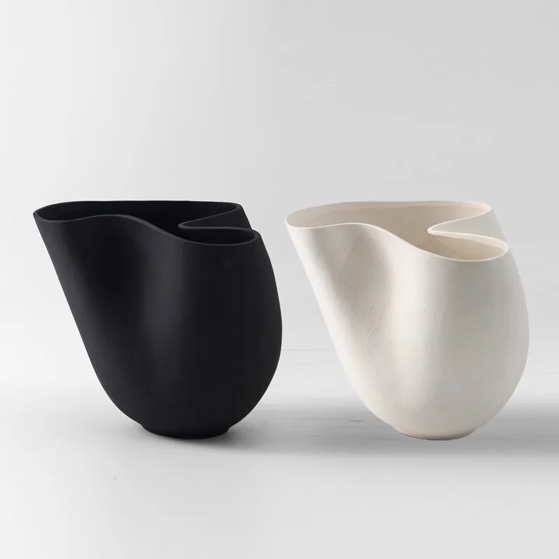 Modern light luxury minimalist style irregular special-shaped black and white ceramic flower ware high-end model room decoration