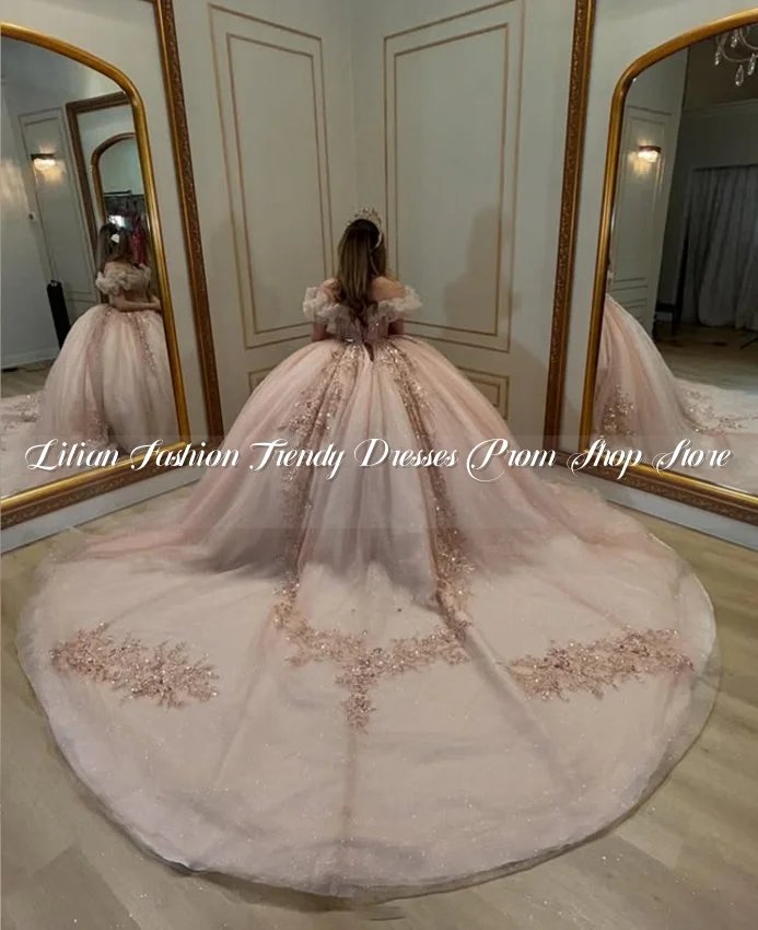 Delicati abiti Quinceanera di lusso rosa con spalle scoperte cattedrale strascico elegante applicazioni di perline di pizzo abiti personalizzati da 15 anni