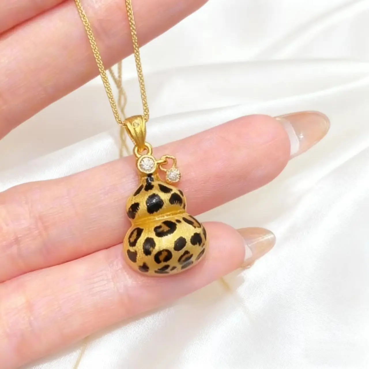 

Женский кулон из тыквы с леопардовым принтом, украшенный бриллиантами, золото 24 карата AU999 - кулон из чистого золота с бриллиантами и леопардовым принтом