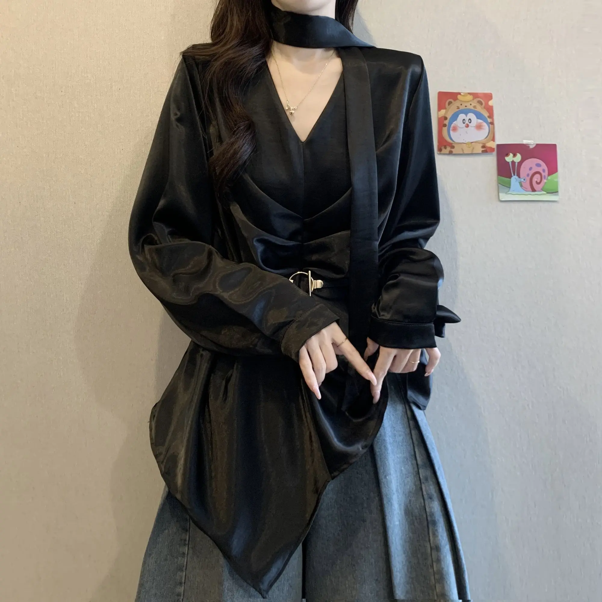 Satin Streamer V-neck Shirt 2026 Early Autumn New Temperament Belt Waist Top