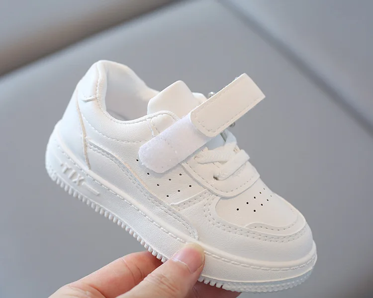 Kinder-Sneaker aus PU-Leder für Frühling und Herbst, leichte, rutschfeste Laufschuhe für Mädchen und Jungen, schlicht, weiche Sohle, bequem – Detail 16