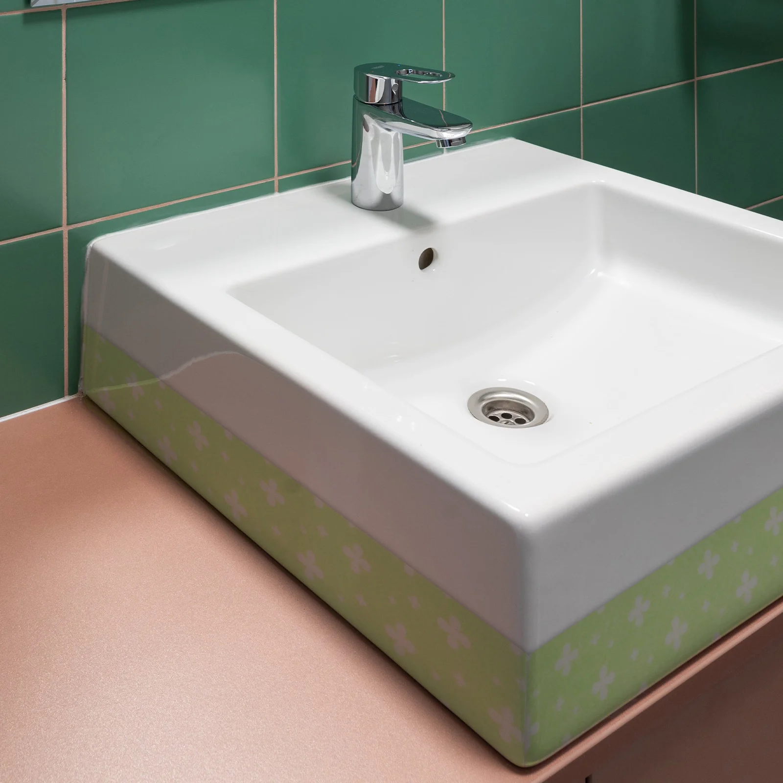 

1 Roll Waterproof Wall Sticker Kitchen Backsplash Oil-Proof Protector For Smooth Surfaces Wall Liner Tile Glass Bathroom Sink