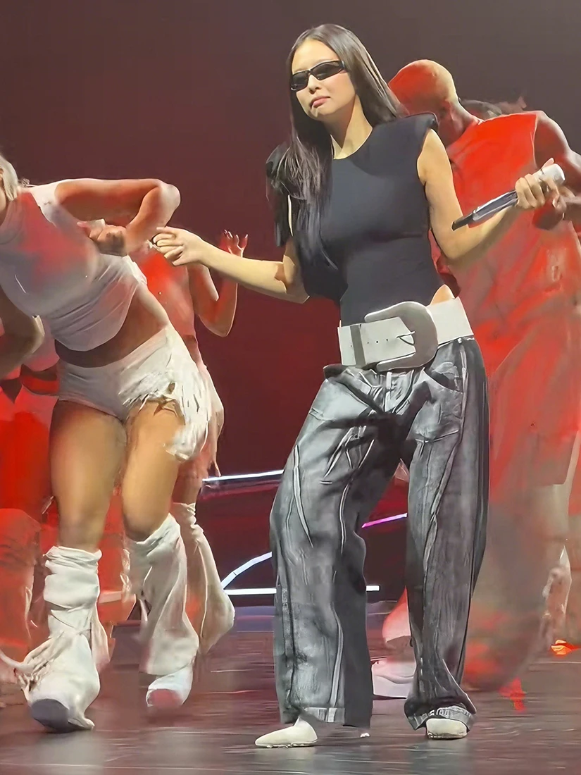 ชุดบอดี้สูทลายดอกไม้ 3 มิติ สีสันสดใส ดีไซน์แปลกตา รุ่น Jennie Stage Sle สำหรับผู้หญิง ทรงเข้ารูป ทันสมัย ผลิตจากผ้าโพลีเอสเตอร์ หรือ กางเกง