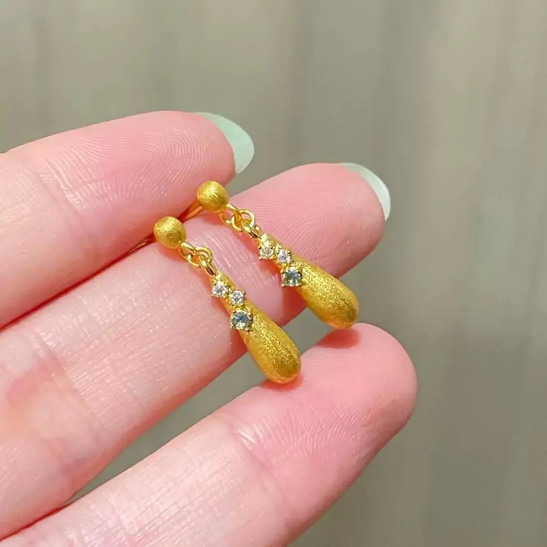 

Настоящие серьги Kt18 золотого цвета с синими бриллиантами и каплями воды для женщин, подруги, свадьбы, дня рождения, ювелирные изделия, серьги-капли, подарки