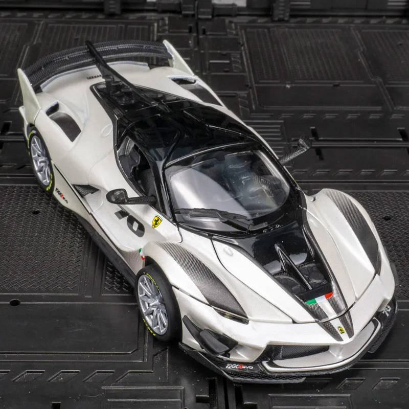 

Bburago 1:32 Ferrari FXX K, модель суперкара из сплава, коллекция украшений для автомобилей, акустооптические детские игрушки, подарки