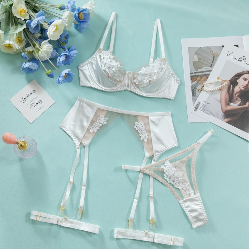 บิกินี่ตาข่ายเย็บปักถักร้อย Patchwork Bra ชุดเซ็กซี่ชุดชั้นในชุดสี่ชิ้น