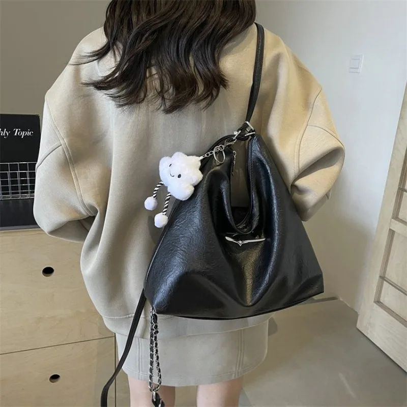 

Classic Shoulder Bag For Women A Testament To The Power Of Simple Elegant Design
