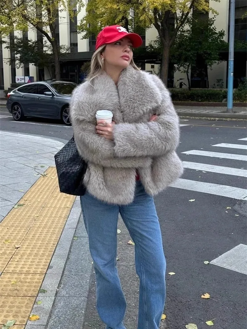 2024 Winter New Fashion Gradient Fluffy Fur Coat Women High Street Luxury Big Fur Collar Faux Fox Fur Jacket Female Overcoats