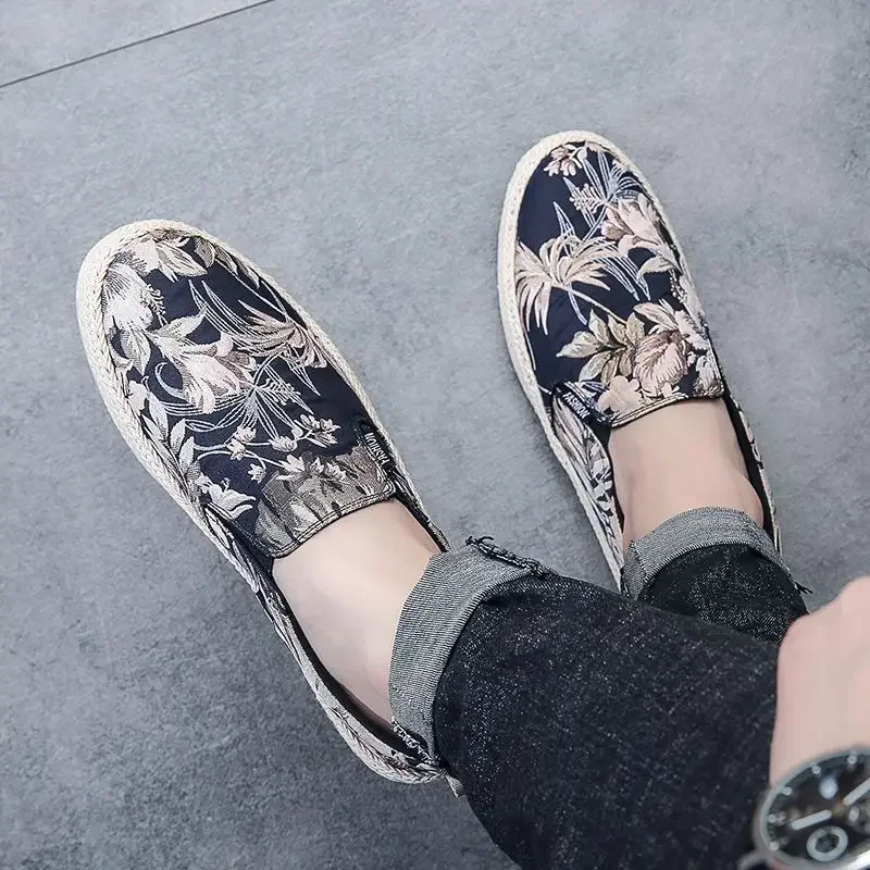 

Массивная мужская обувь, весенне-осенние походные кроссовки с цветочным принтом для работы, для взрослых, низкая цена, ретро, предложения для отдыха, распродажа, мужская повседневная обувь