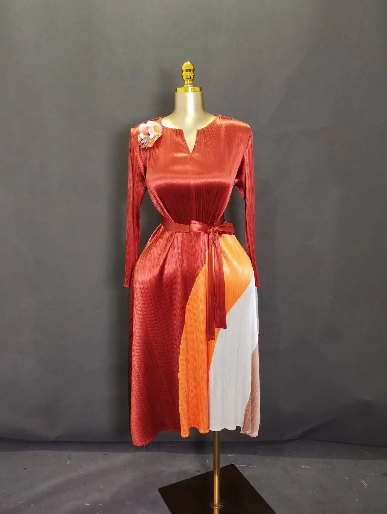 2026 Miyake New Light-sensitive Material Three-dimensional Flower Gradual Change Color Dress Printing Splicing Loose Long Dress
