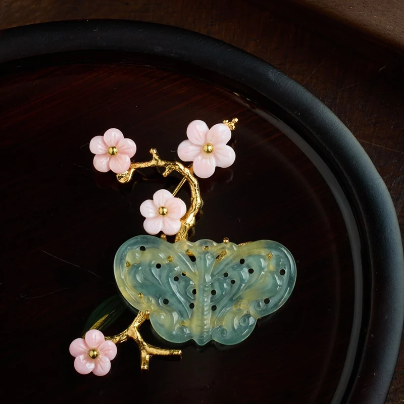 

Брошь из серебра 925 пробы с цветком сливы и бабочкой из нефрита, изысканная булавка с цветочным принтом в китайском стиле, винтажный элегантный аксессуар