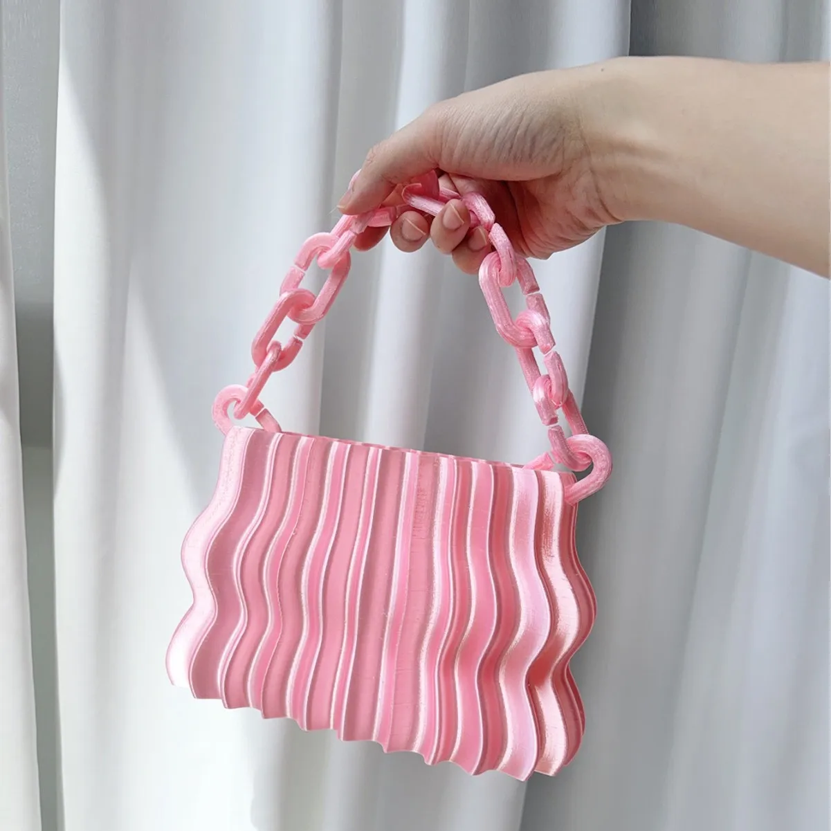 New Fashionable Women's Wave Triangle 3D Handbag Trapezoid Acrylic Clutch for Stylish Wedding and Dinner Parties