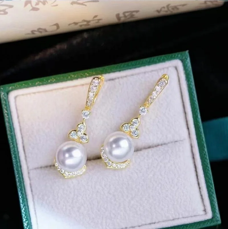 

Classic Pair of 9-10mm South Sea Round White Pearl Earring 925s