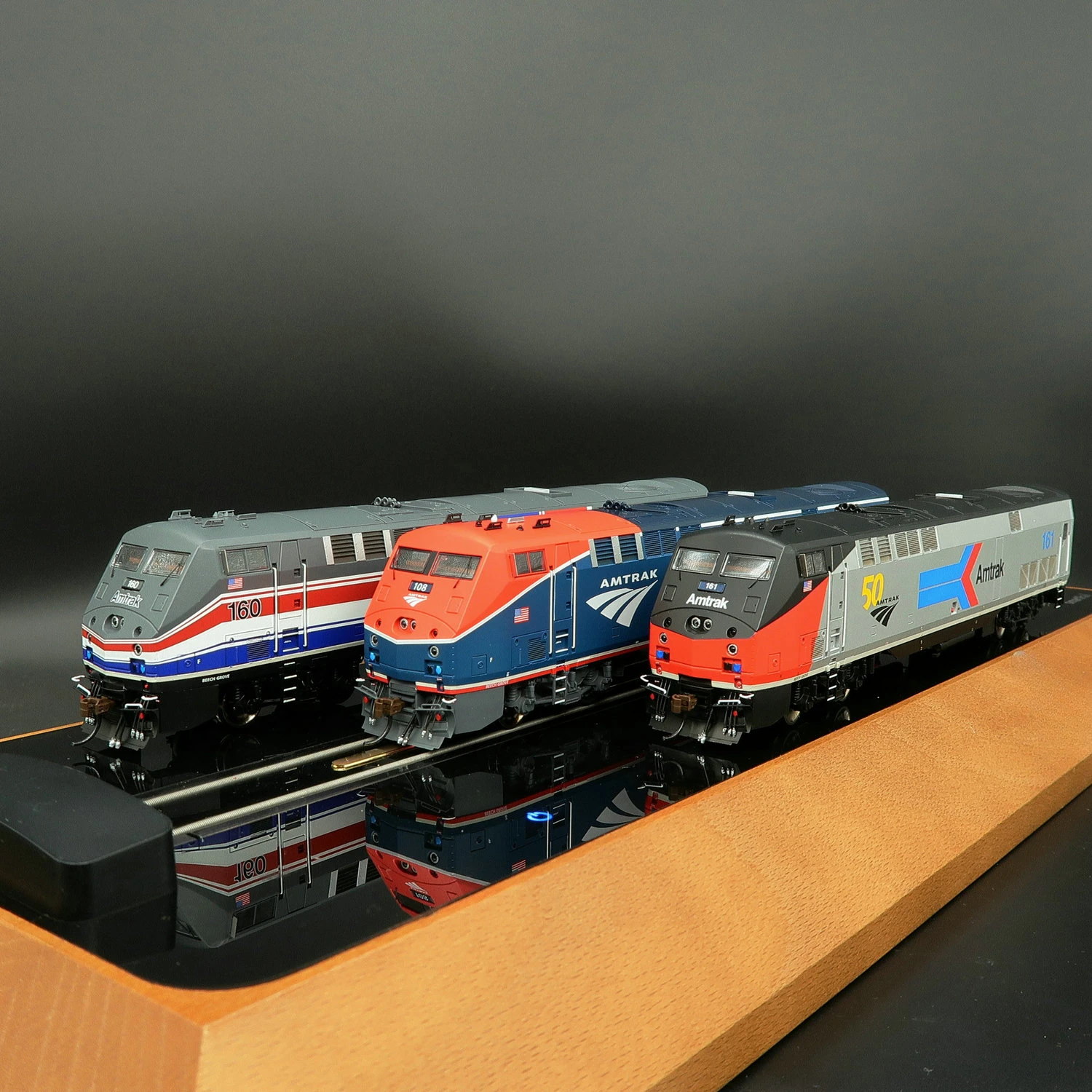 ATHEARN Train Model HO Type 1/87 P42DC Diesel Locomotive AMTRAK 50th Anniversary DC/DCC Optional Rail Car Toy