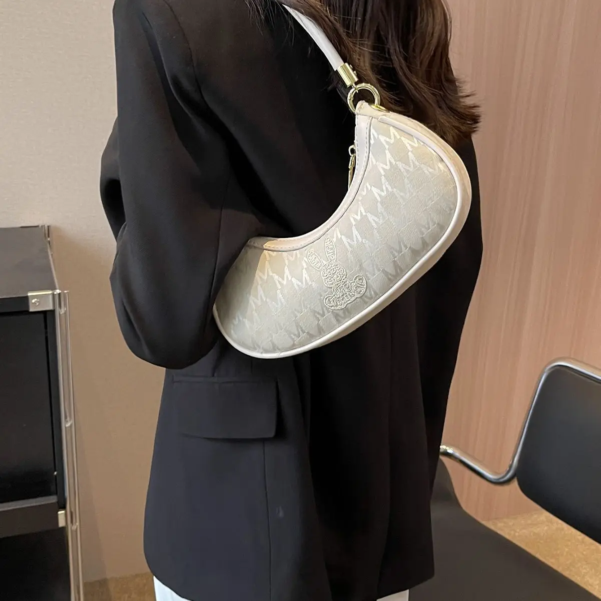 

2023 летняя новая женская нишевая сумка в стиле ретро Moon - Explosion Fashion High Sense, маленькая сумка на одно плечо подмышками