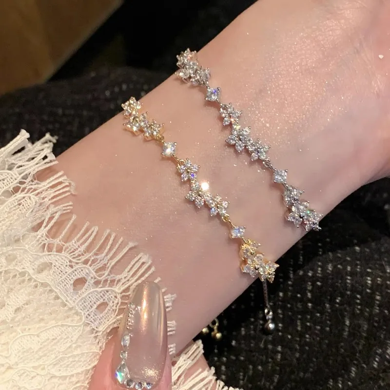 Sparkly Zircon Cherry Blossom Pull Bracelet For Women Luxury Shiny Flower Adjustable Bracelet Jewelry Gift Fashion Accessory