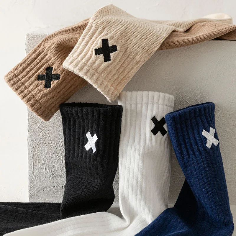 1/5 pairs Spring Autumn new men's casual comfortable sports mid tube socks fashion sweat absorbing embroidered long tube socks