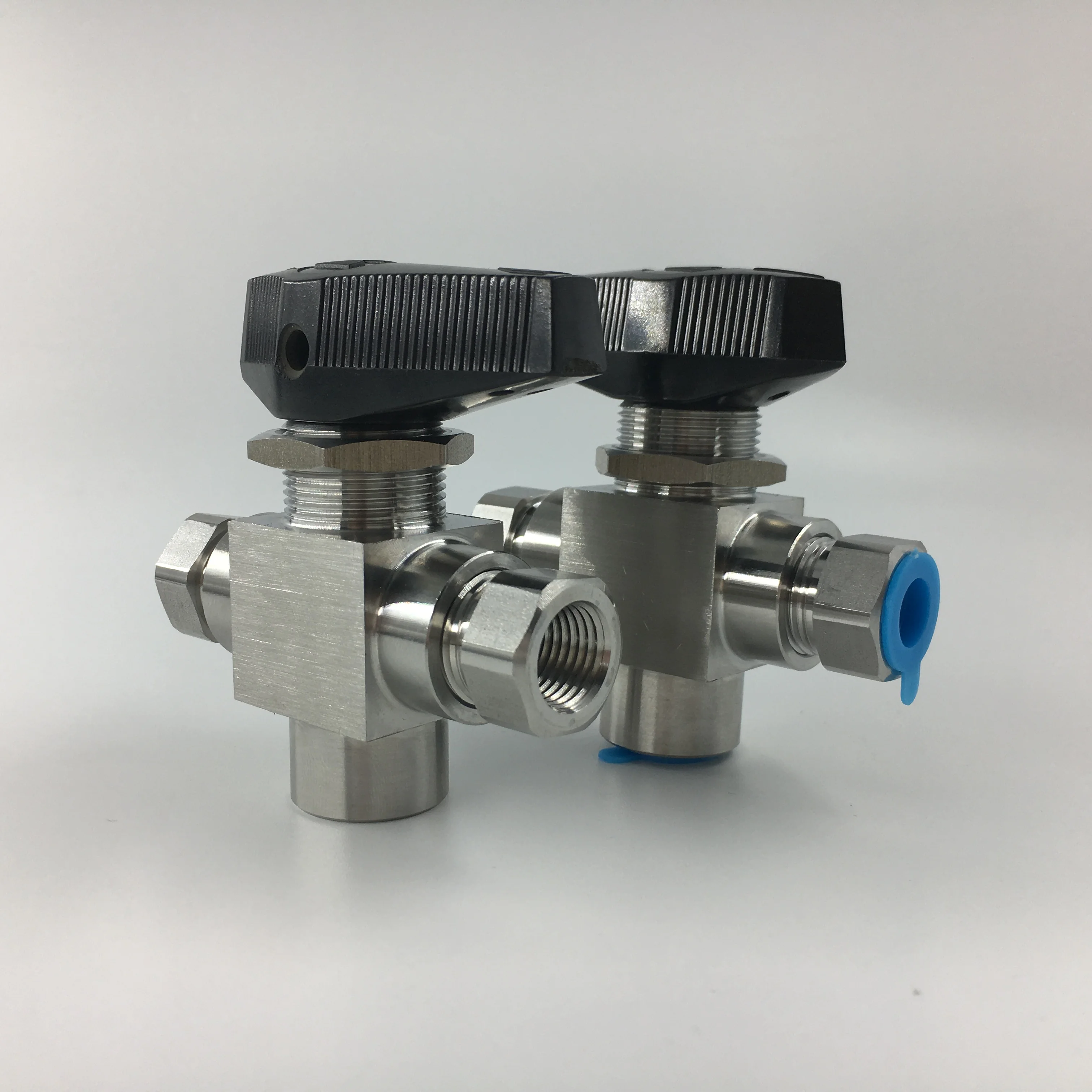 Válvula de bola de muñón de tres vías de dos posiciones para medios de gas de energía manual CNG Soporte personalizado OEM