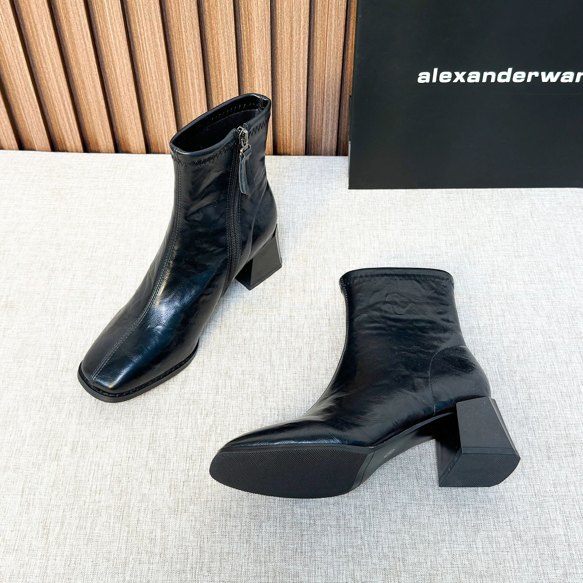 

Ele Bla Elastic Leather Square Head Slim Boots Women's 2025 New Autumn Winter Thi Heel Commuter Versatile ort Boots