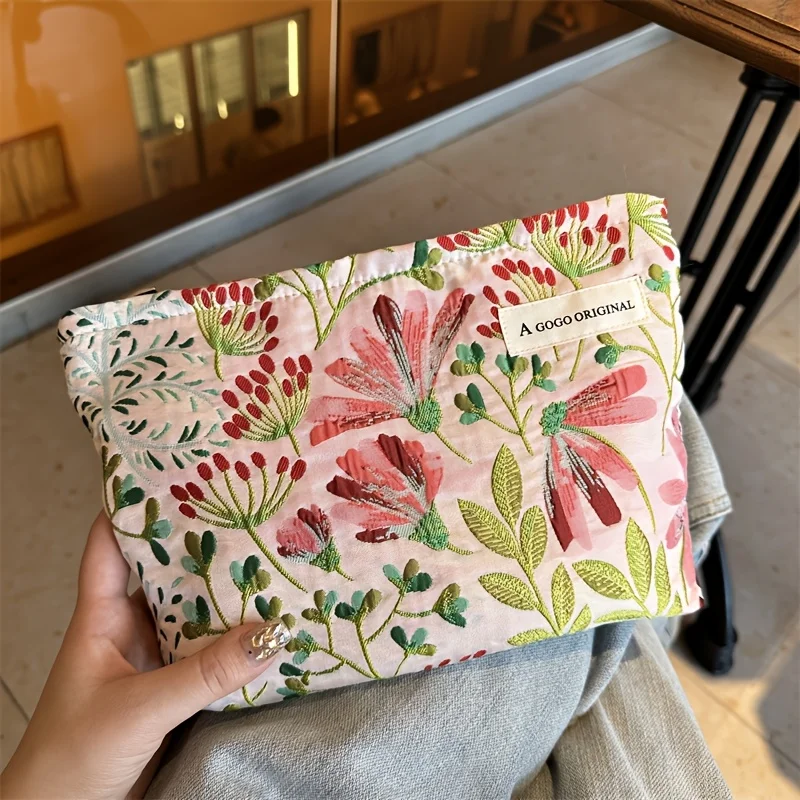 

Portable 3D Floral Cosmetic Bag Travel Toiletry Pouch for Skincare Sanitary Pads