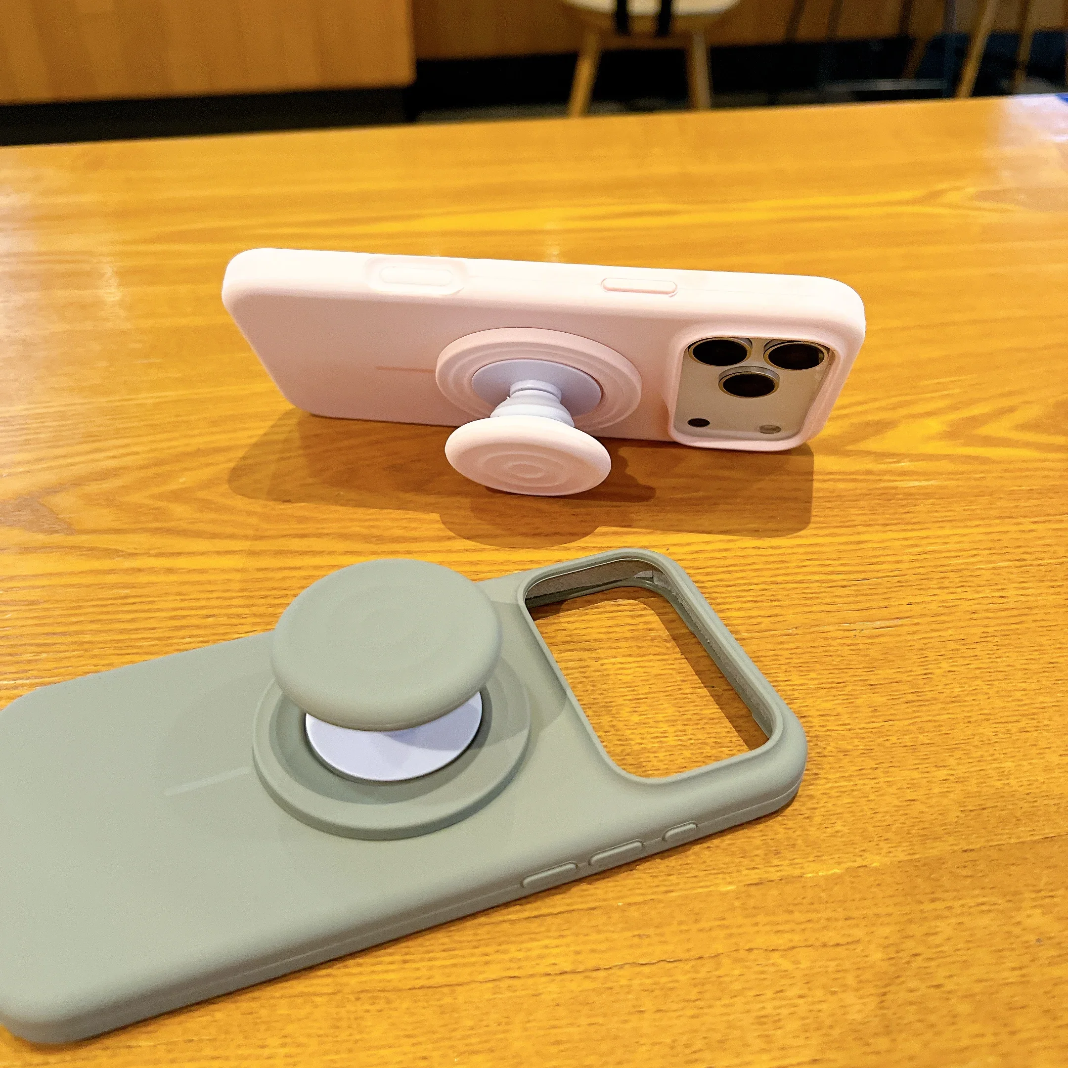 

Original Silicone For Magsafe Magnetic Phone Mount Grip Finger Ring Holder Expanding Stand Portable Holder For iPhone 17 Samsung