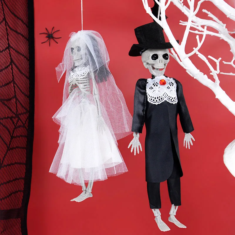 Halloween Skeleton Bride and Groom Couple Ornament Skull Bone Hanging Decoration for Home Haunted House Horror Props Bar Decor