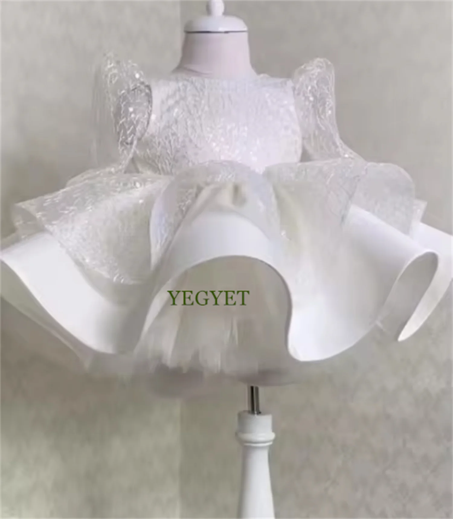 

CustomizedCharming Full Sleeve Flower Girls Dresses with Sequined Tiered O Neck Christmas Gowns 2024 Knee Length Tutu فلور فتاة
