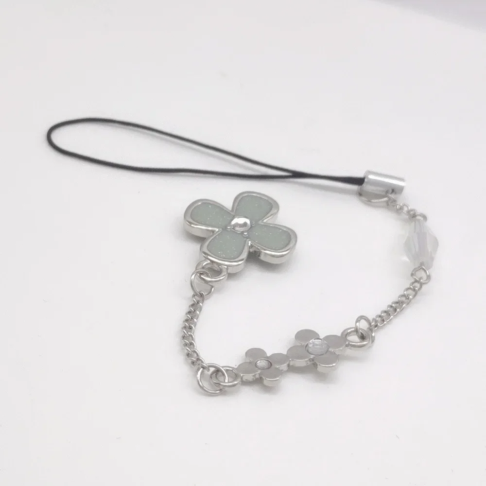 Creative Design Cartoon Four Leaf Flower Cross Key Chain for Women Girls Cute Crystal Pendant Cell Phone Chain Accessories Gift