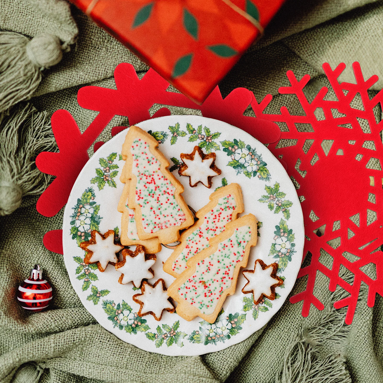 

4Pcs Snowflake Coasters Cloth Heat Insulated Non-Slip Cup Mats Home Christmas Party Holiday Table Decorations Snowflake Coaster