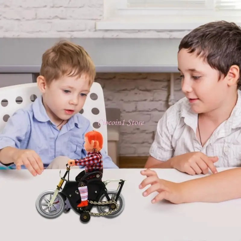 Y1ub Retro Boy Dog Dog Motorcycle Tin Toy عنصر جامع فريد من نوعه للديكور المنزلي