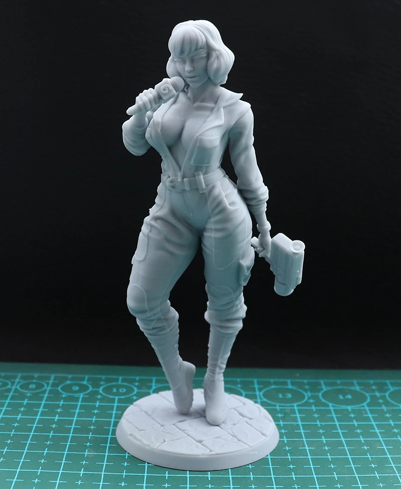 1/24 75mm 1/18 100mm Resin Model Figure Female Reporter Unpainted No Color RW-255