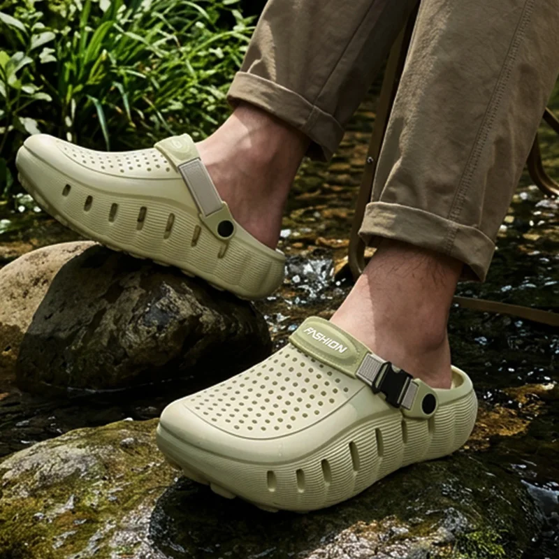 Outdoor Atmungsaktive Plateau-Strandsandalen für Herren 2026 Sommer Geschlossene Zehenpartie Dicke Sohle Clogs Schuhe Herren Rutschfeste Sport-Sandalen