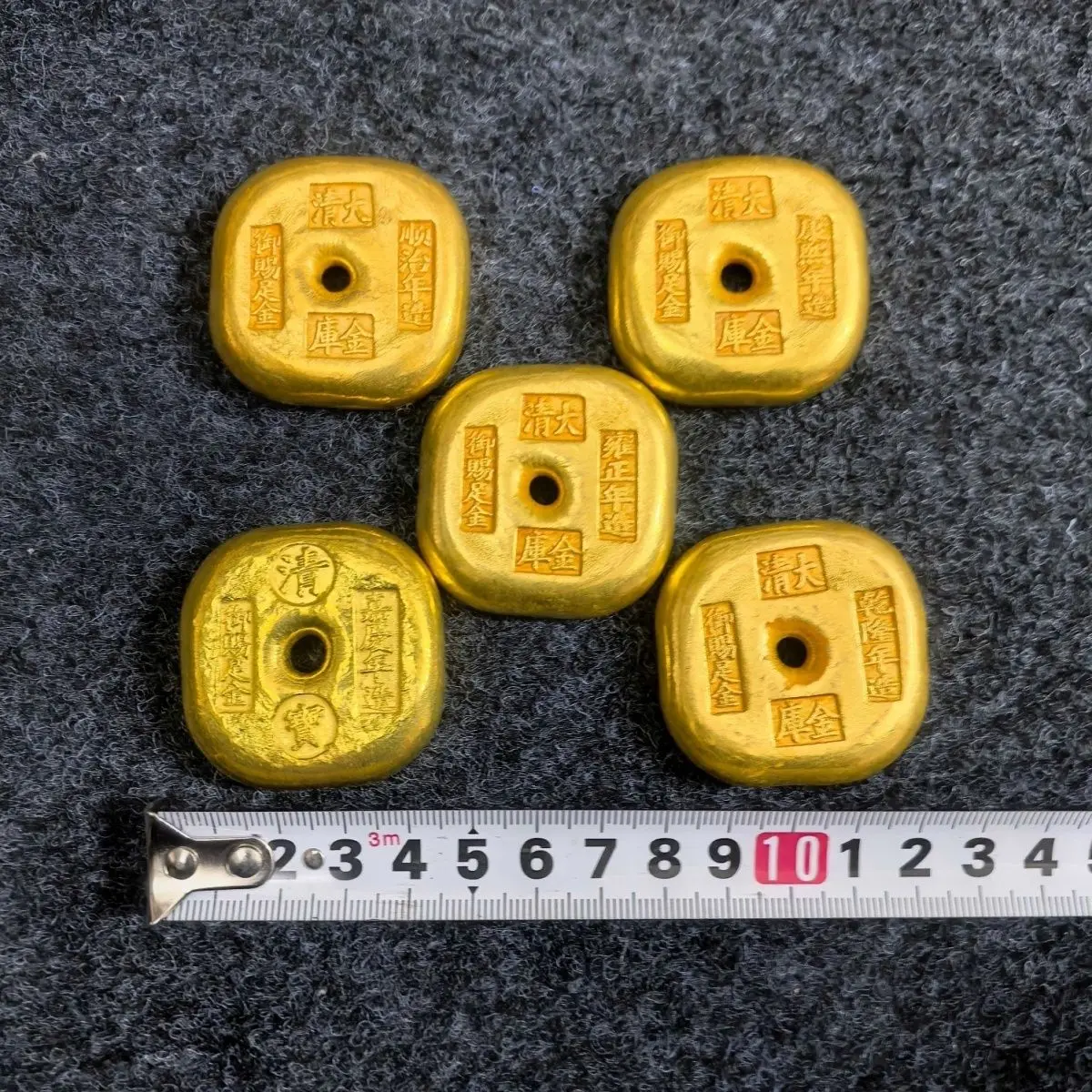 Golden cake Qing Dynasty imperial gift safety buckle solid Wenwan old golden cake era random one