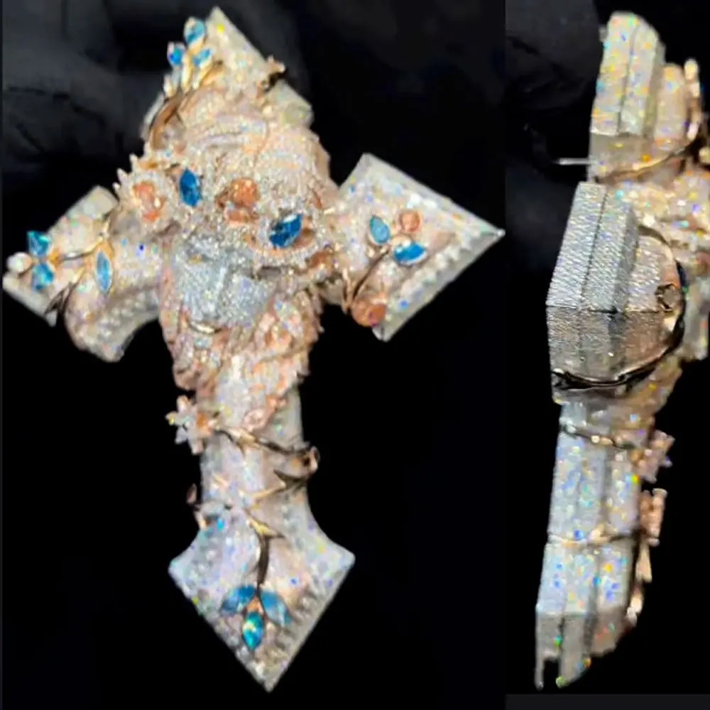 

Винтажный кулон с крестом Иисуса и синим цветочным дизайном, инкрустированный синтетическими циркониями, ожерелье в стиле хип-хоп, унисекс, подарок на День матери