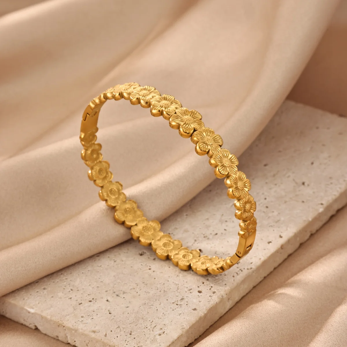 Vintage Flowers Bangle Bracelets For Women Stainless Steel Gold Color Exquisite Cuff Bracelets 2026 New Couple Wedding Jewelry