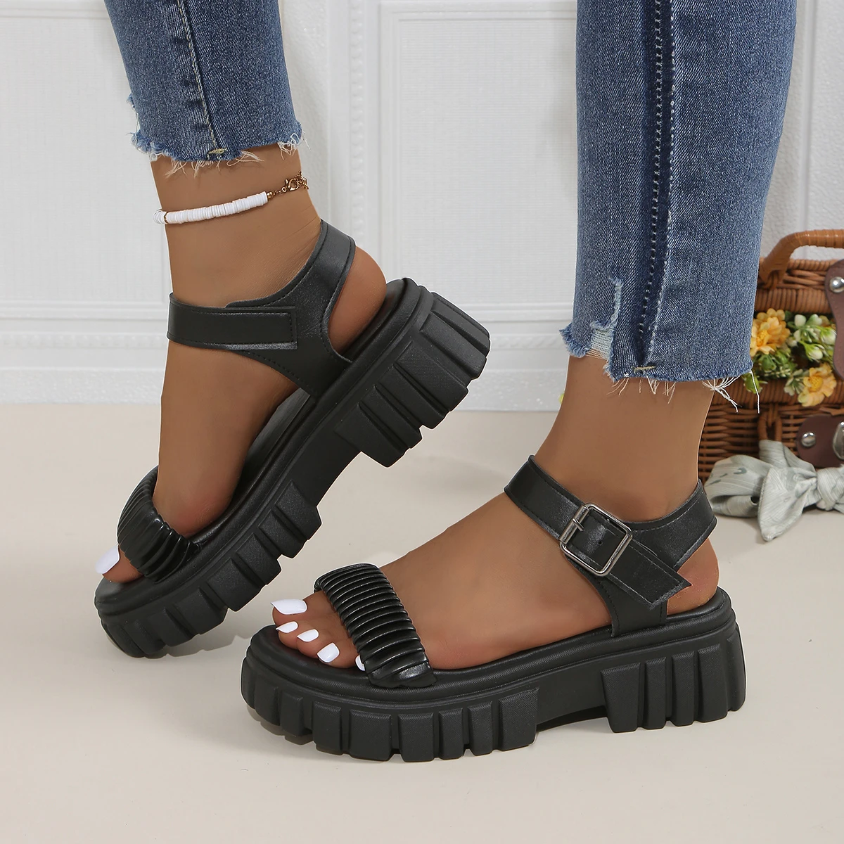 Women\'s Sandal High Quality New Summer Outdoors Thick Heel Buckle Solid Color Non-slip Casual Comfortable Sandals for Woman