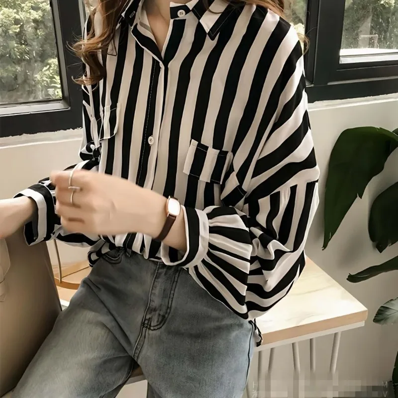 Autumn Women\'s 2024 New Square Collar Spliced Button Fashion Loose Striped Shirt Versati Lelantern Sleeve Long Sleeved Tops